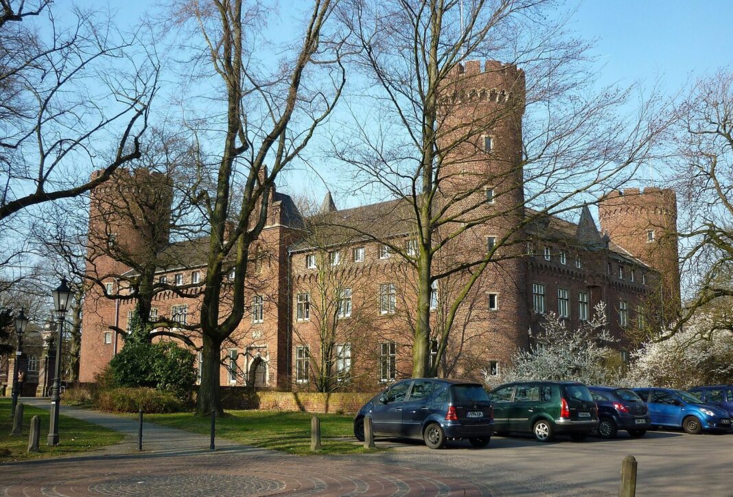 Kempen: Alle St. Martinsumzüge 2026 mit Terminen und Zugwegen Kempen, Burg