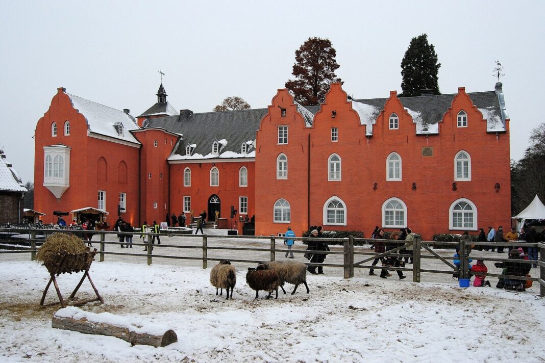 Weihnachtsmarkt Bloemersheim, Frontseite Schloss