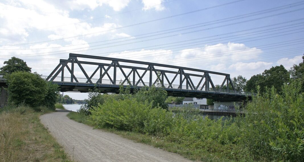 Voerde: Infoabend zum Gebäudemodernisierungsgesetz am 3. November Clp 5956 WDK Voerder Brücke