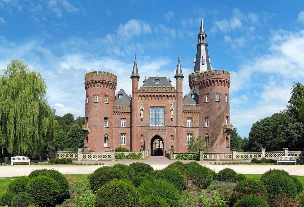 Weeze: Jugendturnier des Reitervereins zählt über 300 Starts Schloss Moyland Panorama