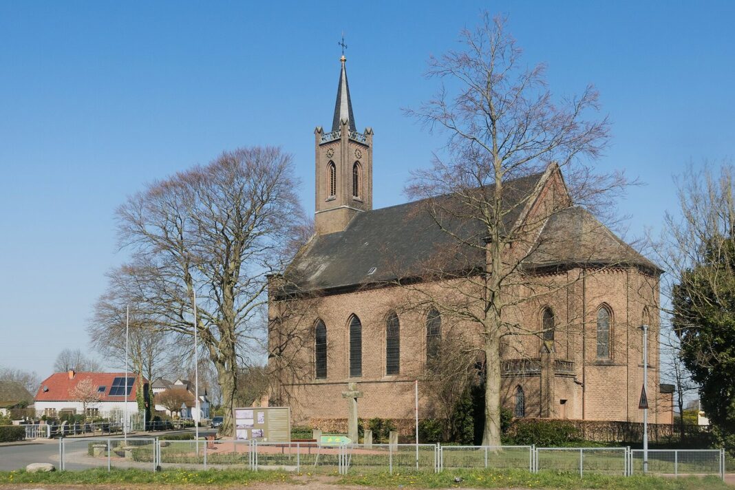 Nütterden, die katholische Pfarrkirche Dm20 11.