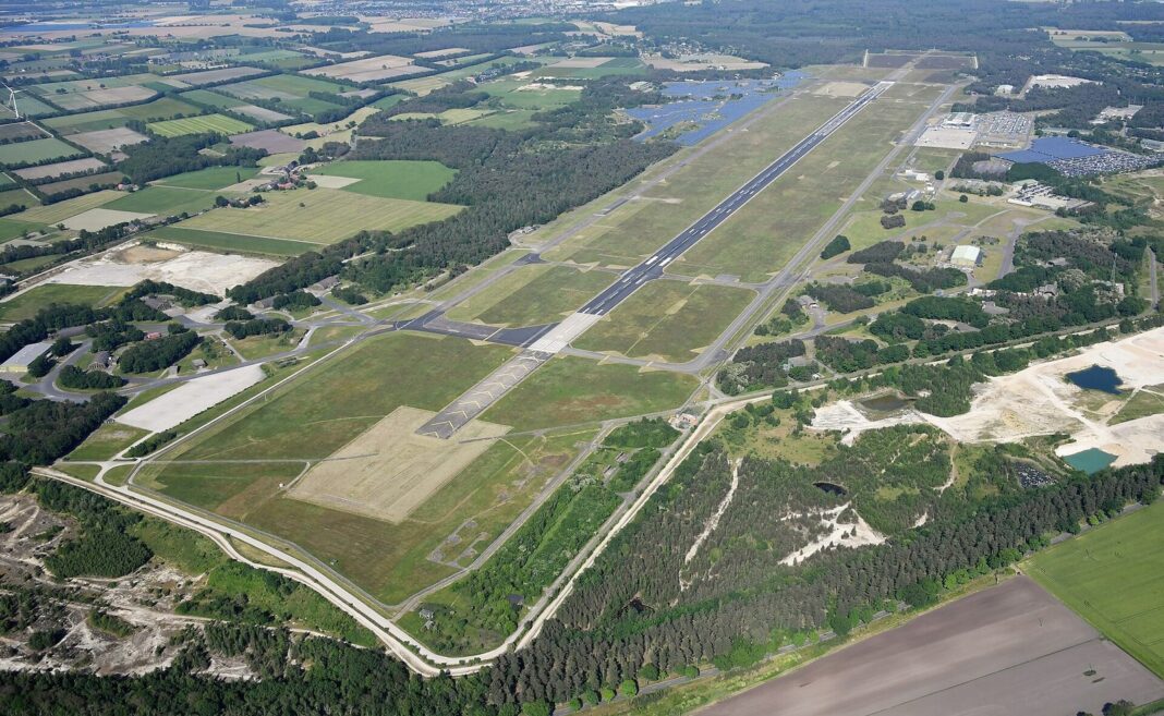 Kevelaer: Meldeauskünfte online, neue Regeln für Fischereischeine Aerial image of the Niederrhein airport