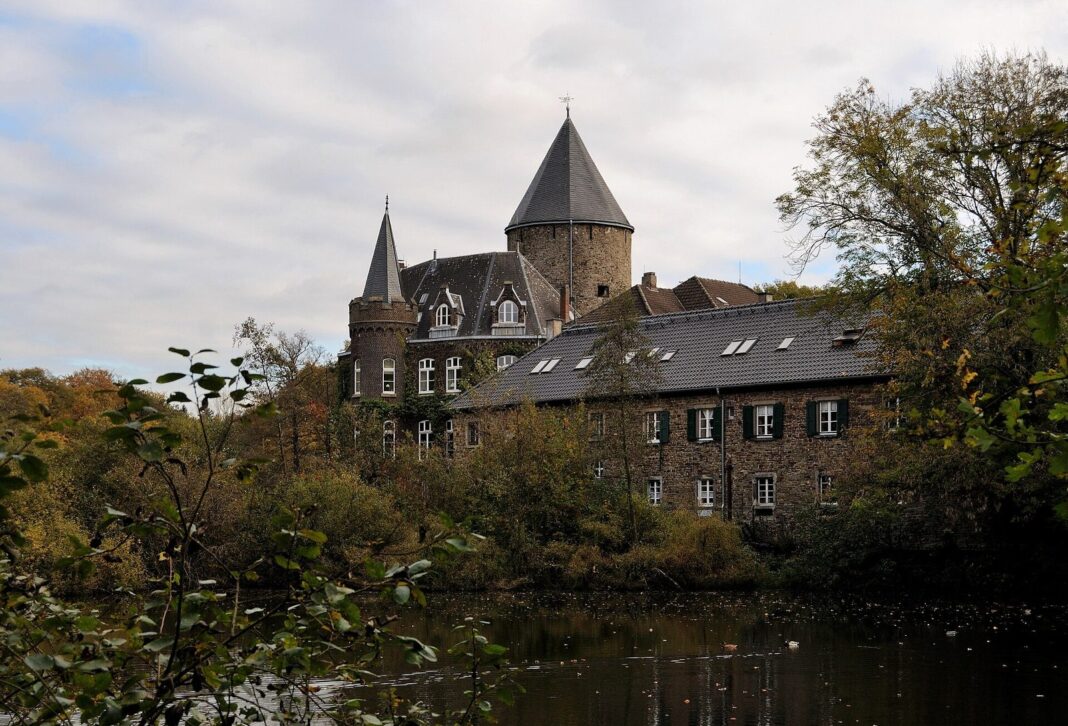 Ratingen, Schloss Linnep, 2011-10 CN