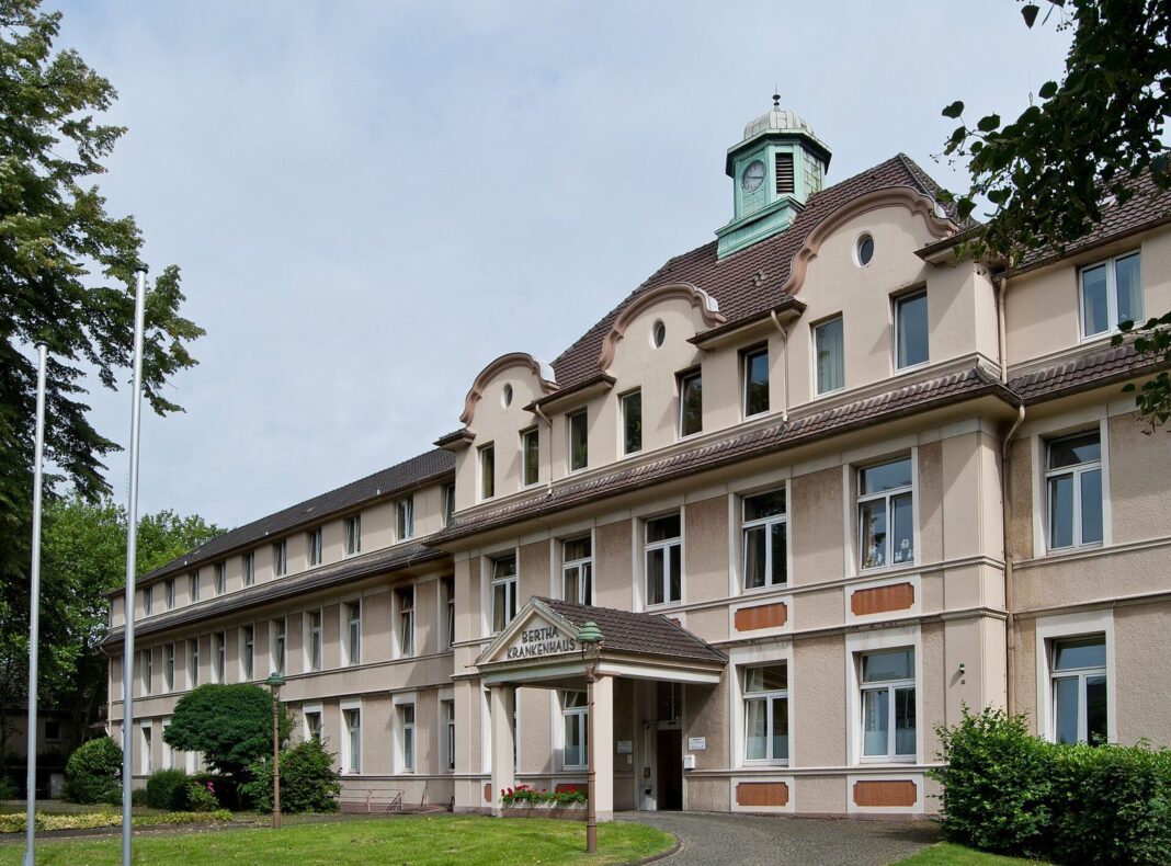 Krankenhaus: Duisburg, Bertha-Krankenhaus, 2012-07 CN